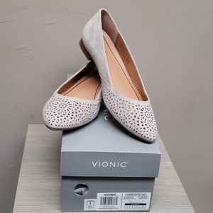 ⚡FLASH SALE⚡ Vionic Carmela Flat